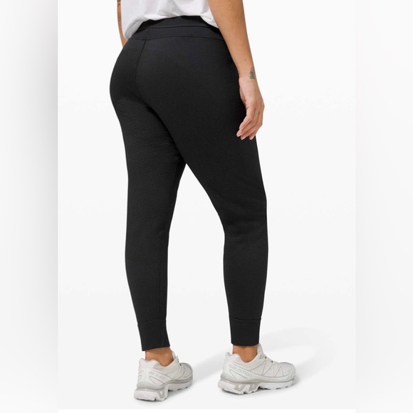 NWT Lululemon Engineered Warmth Joggers Black Color Size 6 Merino Wool Blend - Picture 5 of 12